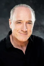 Roberto Álvarez as Almirante in Mad Love