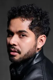 Kristyan Ferrer as El Smiley in Sin Nombre