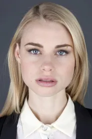 Lucy Fry as Zoe in Night Teeth