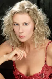 Daniela Poggi as Anna in The Past Is a Foreign Land