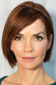 Nathalie Boltt as Sarah Livingstone - Sociologist in District 9