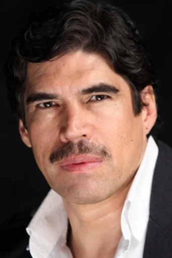 Alberto Estrella - Acting Profile Photo