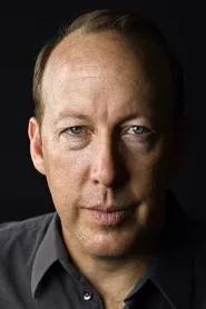 Evan Arnold as Wendell in Garfield