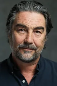 Nathaniel Parker as Ollie in Flawless