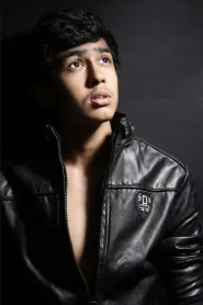 Rudhraksh Jaiswal as Ovi Mahajan in Extraction