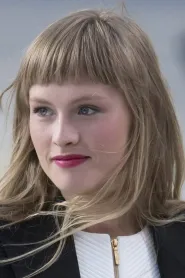 Klara Kristin as Omi in Love