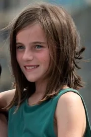 Zélie Boulant-Lemesle as Stella Akerman Loreau in Proxima