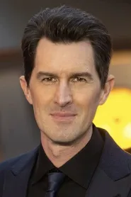 Joseph Kosinski - Regizor in Top Gun: Maverick