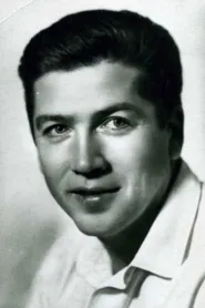 Valentin Zubkov as Kholin in Ivan's Childhood