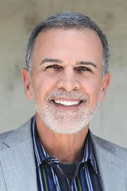 Tony Plana as Jefe in Trei amici
