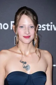 Yle Vianello as Giovanna Falconetti in Agon