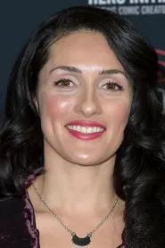 Mirelly Taylor as Elena in Kiss Me Again