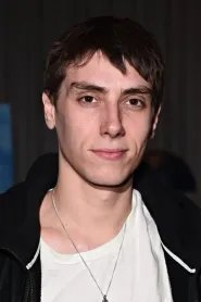 Alexander Arnold as Lee in Delivery Run