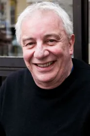 Marco Nanini as D. João VI de Bragança in Carlota Joaquina, Princess of Brazil