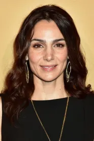 Annie Parisse as Jeannie Ashcroft in How to Lose a Guy in 10 Days