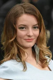 Dakota Blue Richards as Lyra Belacqua in The Golden Compass