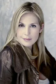 Kelly Rutherford as Kim in I Love Trouble