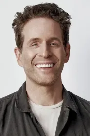 Glenn Howerton as Mike in The Strangers