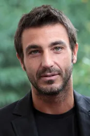 Daniele Liotti as Felipe in Mad Love