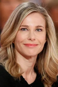 Pascale Arbillot as Isabelle Bailliencourt in Employee of the Month