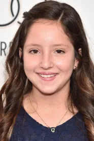 Daniela Demesa as Sofi in Roma