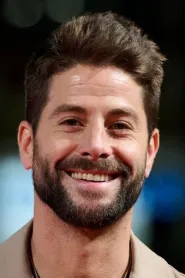 Luis Fernández as Hugo in Un año y un día