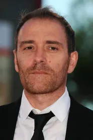 Valerio Mastandrea as Stefano in Maximum Velocity (V-Max)