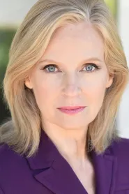 Catherine Dyer as Sylivia in The Joneses