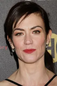 Maggie Siff as Lisa Sullivan in The 5th Wave