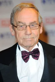 Geoffrey Hutchings as Superintendent in Made in Britain