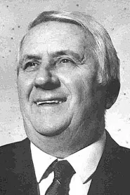 Corrado Olmi as Neroni, capo del personale in Rich and Poor