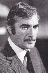 Nigel Davenport as Peter Hartman in Nighthawks