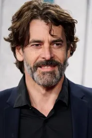 Eduardo Noriega as Eduardo in Perfect Strangers