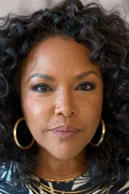 Lynn Whitfield as Dr. P. Sweikert in Stepmom