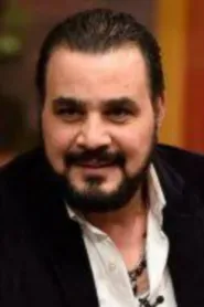 Magdy Kamel as معتز in Tarek's Situation