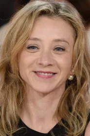 Sylvie Testud as Isabelle in The Château