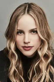 Halston Sage as Erin in The Last Summer