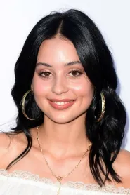 Alexa Demie as Isabelle Roberts in Mainstream